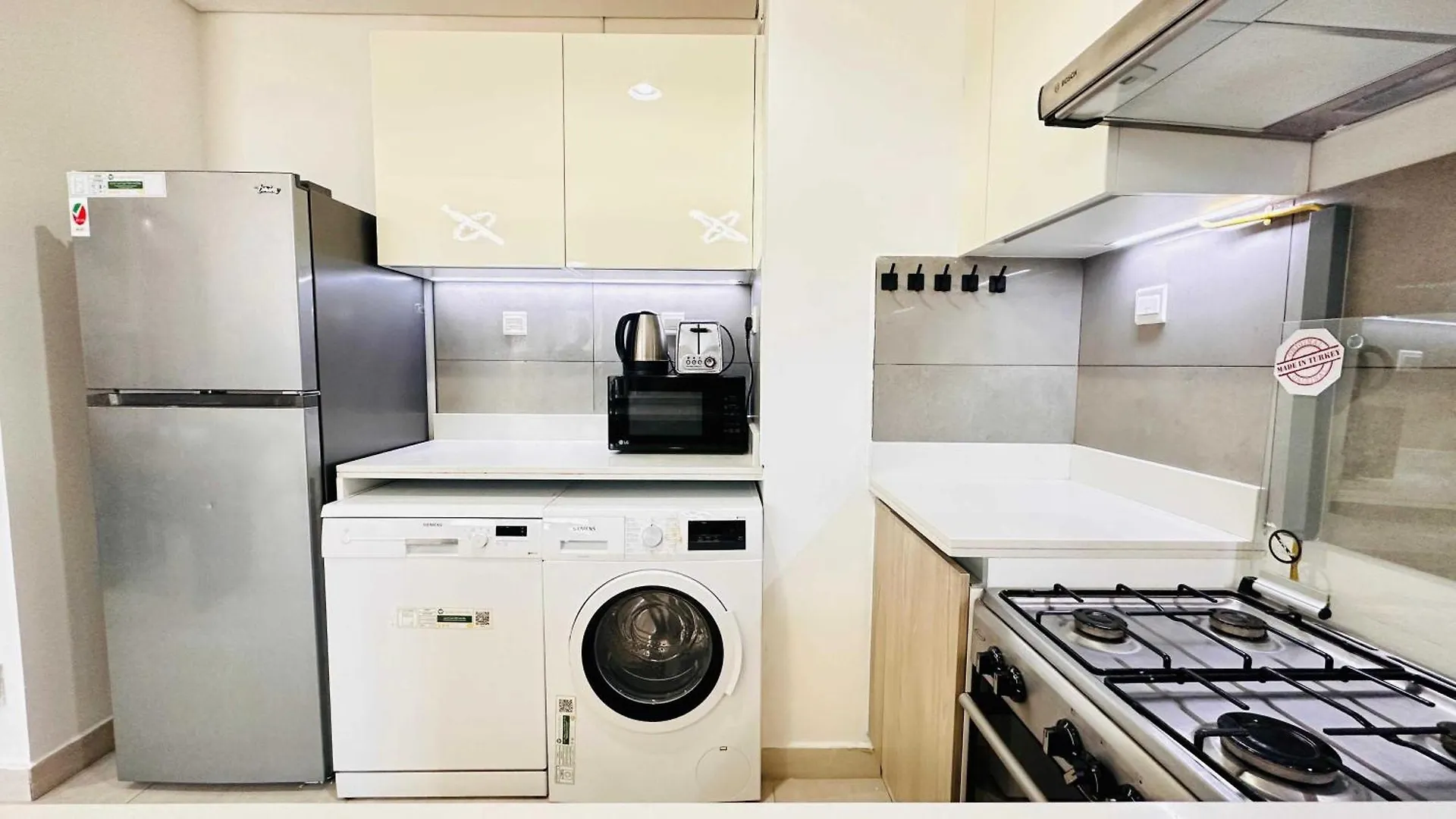 Oyo Home 1367 Premium One Bedroom Apartments Jvc Dubai
