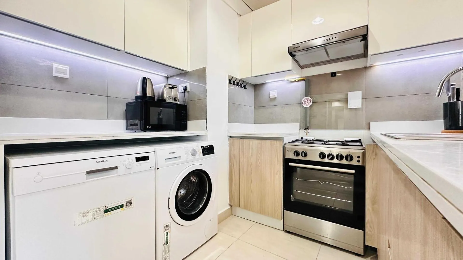 Oyo Home 1367 Premium One Bedroom Apartments Jvc Dubai