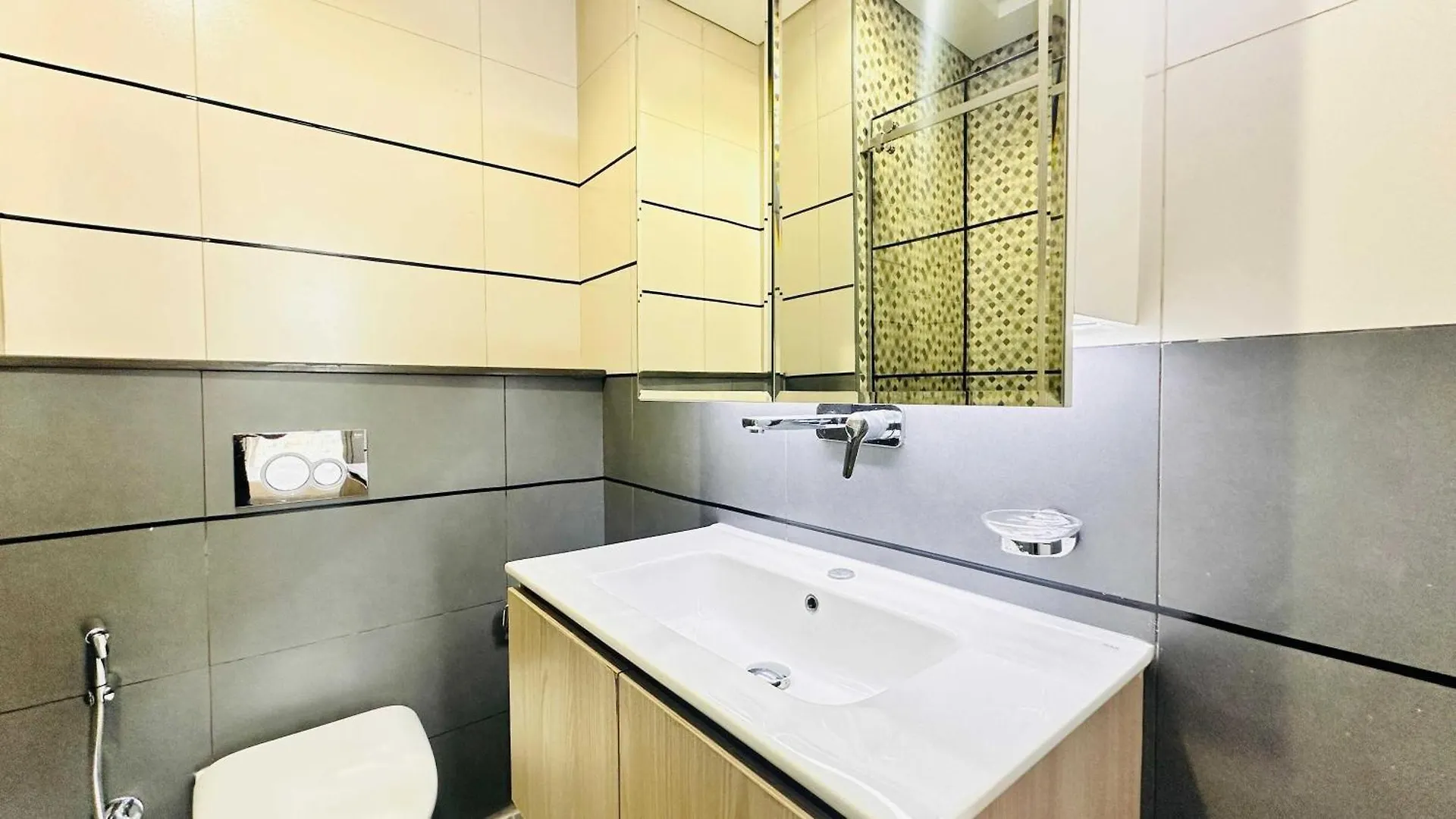 Oyo Home 1367 Premium One Bedroom Apartments Jvc Dubai