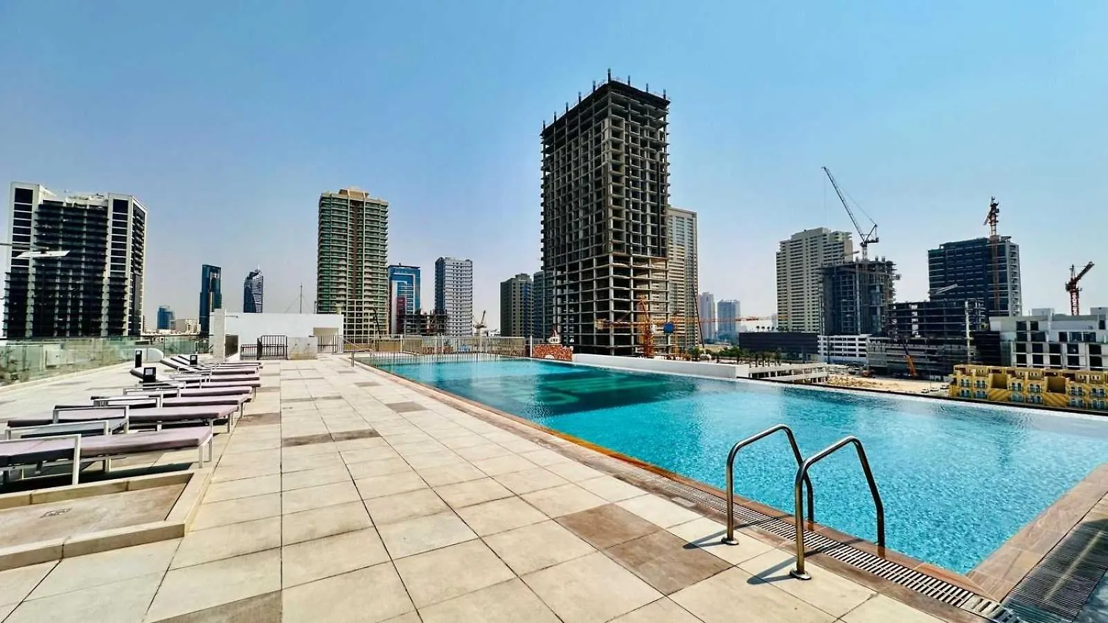 Oyo Home 1367 Premium One Bedroom Apartments Jvc Dubai United Arab Emirates