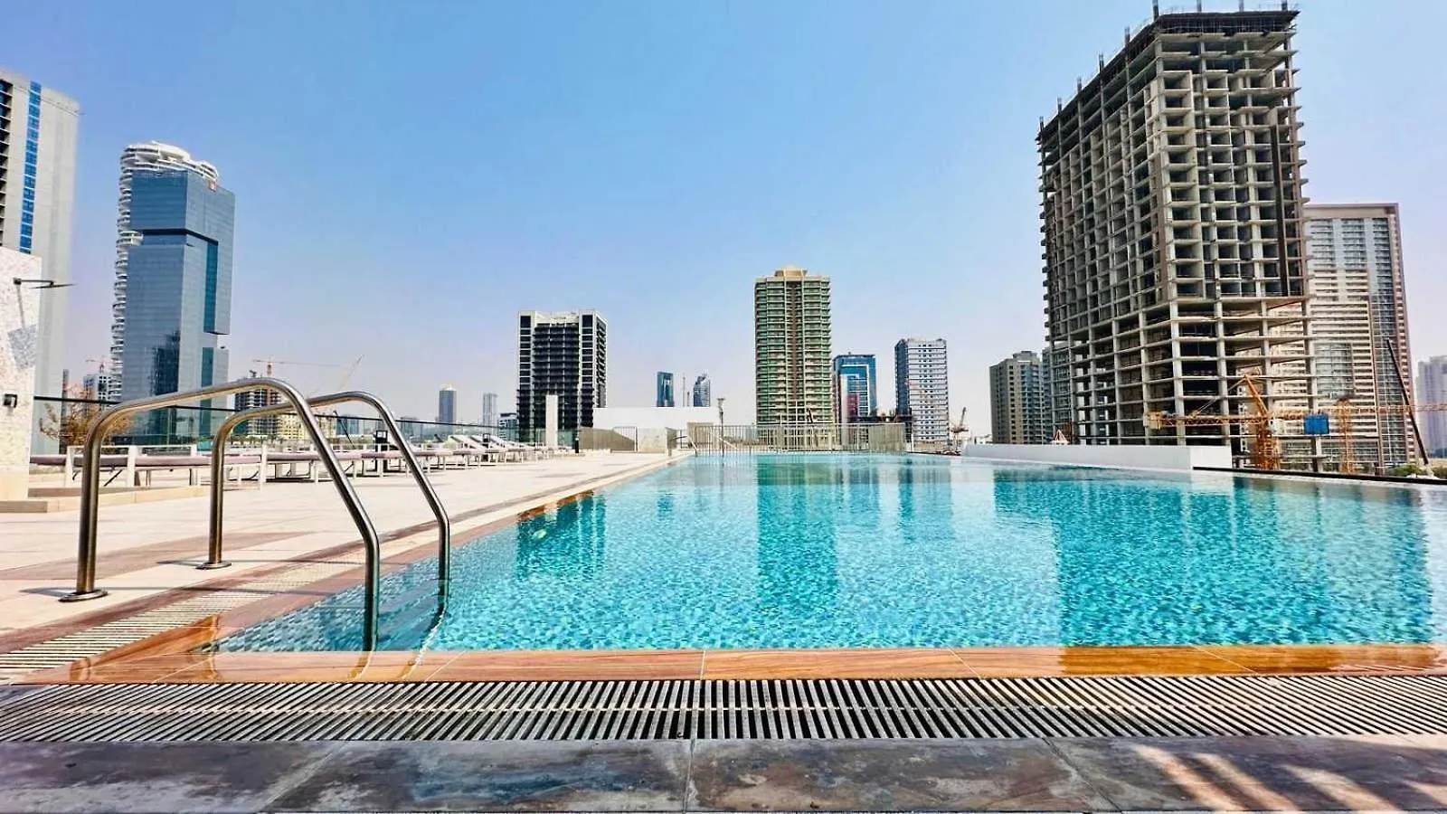 Oyo Home 1367 Premium One Bedroom Apartments Jvc Dubai