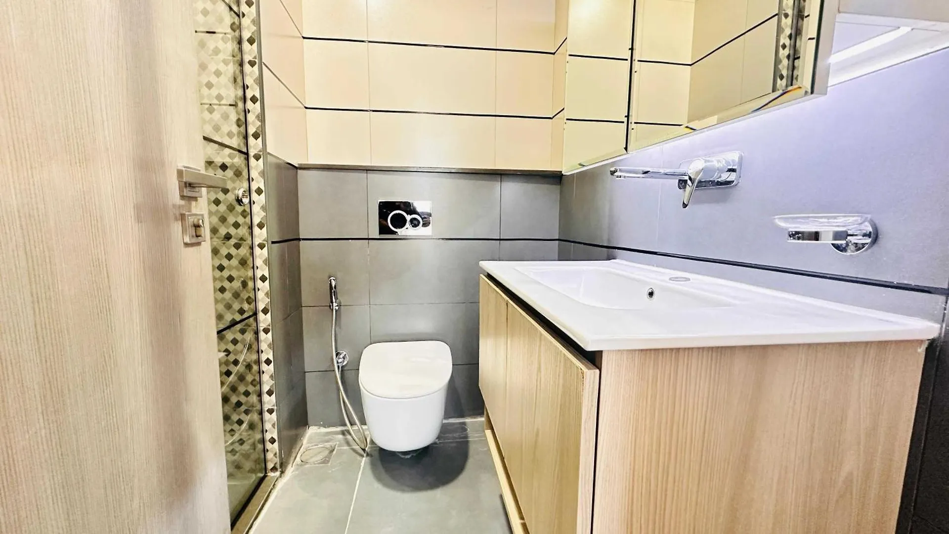 Oyo Home 1367 Premium One Bedroom Apartments Jvc Dubai United Arab Emirates