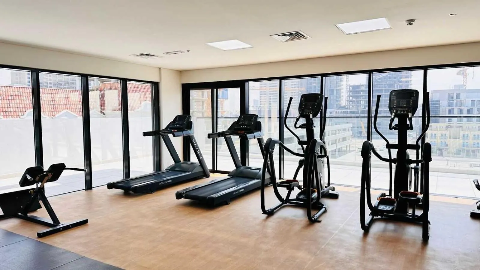 Oyo Home 1367 Premium One Bedroom Apartments Jvc Dubai