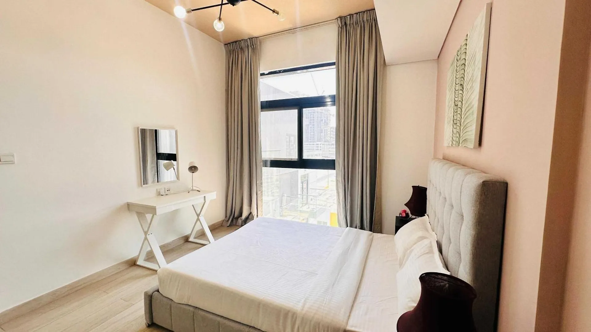 Oyo Home 1367 Premium One Bedroom Apartments Jvc Дубай