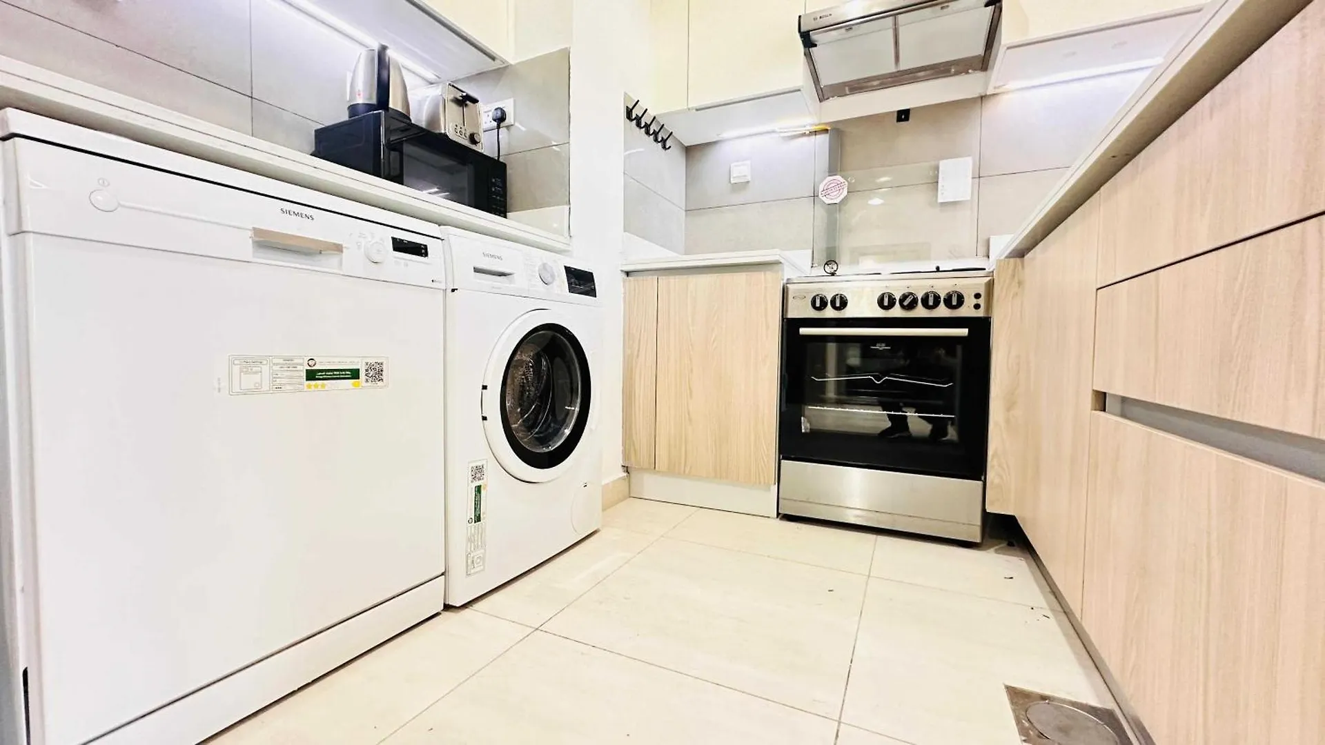 Oyo Home 1367 Premium One Bedroom Apartments Jvc Дубай