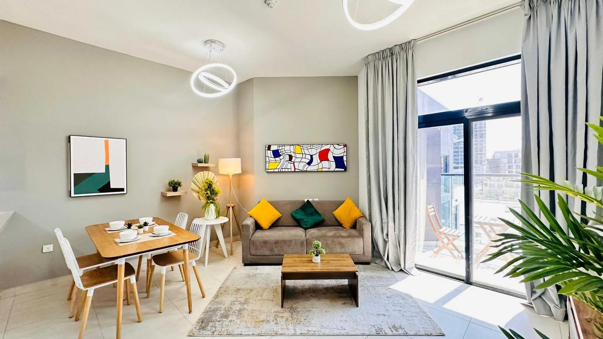 Oyo Home 1367 Premium One Bedroom Apartments Jvc Дубай