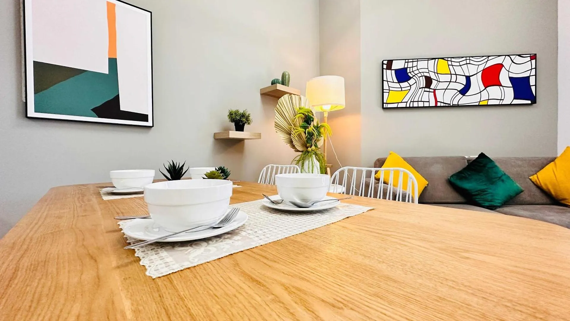 Oyo Home 1367 Premium One Bedroom Apartments Jvc Дубай